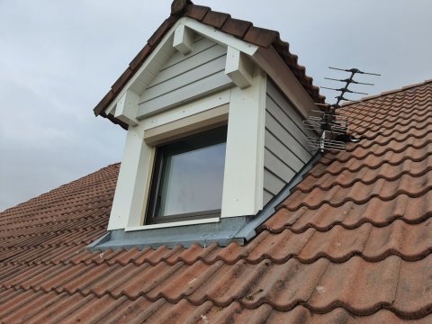 Rénovation totale de façade, nettoyage de toiture et pose d'isolation en 120 mm à Besançon