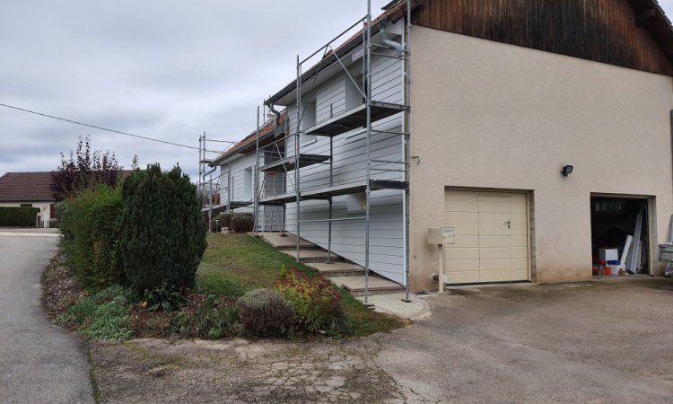 Rénovation totale de façade, nettoyage de toiture et pose d'isolation en 120 mm à Besançon